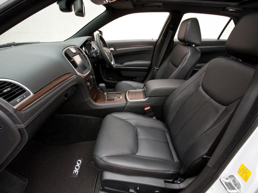  Chrysler 300C 2012 года  (UK) (фото 81 из 91)